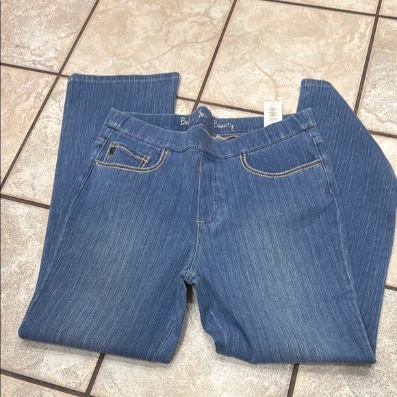 Belle by Kim Gravel Regular Flexibelle Tulip Pocket Jeans Light Wash - Picture 5 of 6